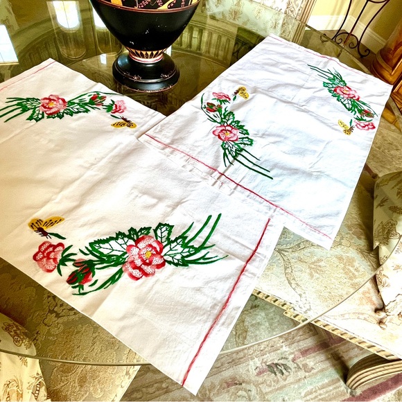 Hand Embroidered Vintage White Pillow Cases With flowers and butterflies - Picture 1 of 9